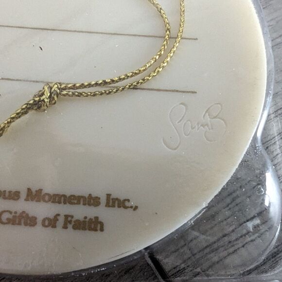 Precious Moments First communion remembrance keepsake medallion Ornament - Picture 6 of 8